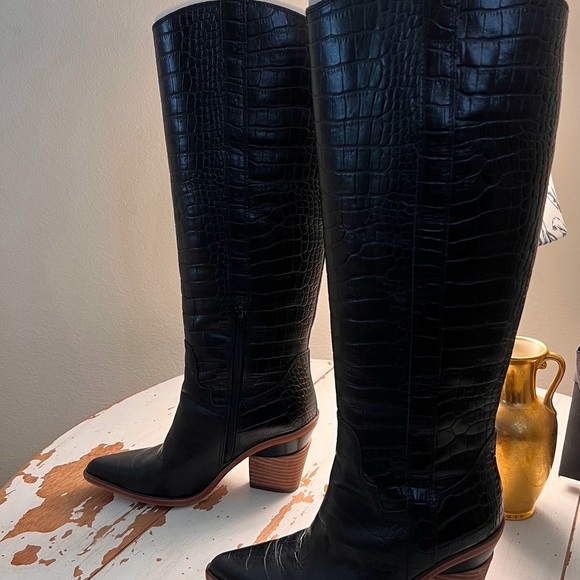 Gianni Bini Boots - Picture 10 of 16